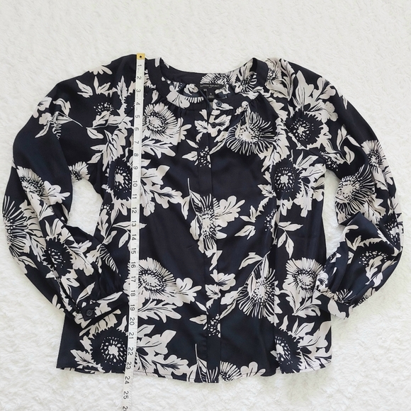 Black White Floral Volume-Sleeve Blouse Size S - Picture 8 of 10